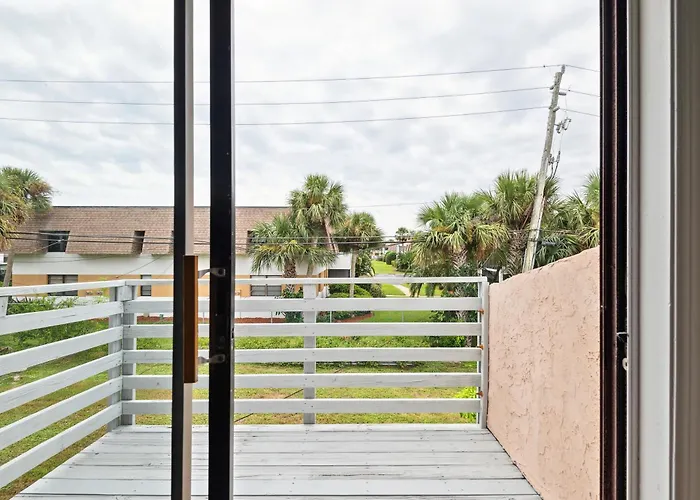 Amazing 2 Bedroom Townhouse Near Beach